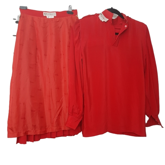 Vintage GUCCI Red Pleated Silk Crepe Blouse & Skirt  Set - Picture 7 of 12